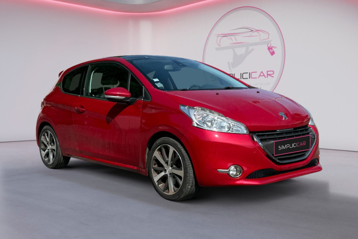 PEUGEOT 208