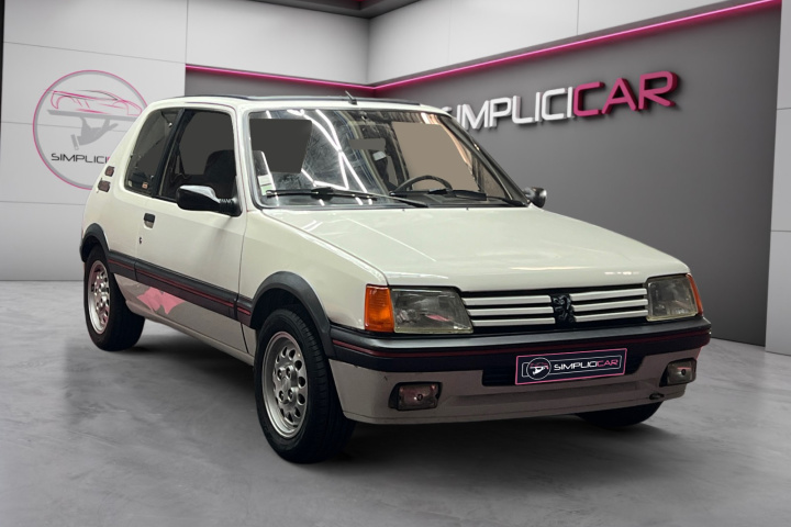 PEUGEOT 205