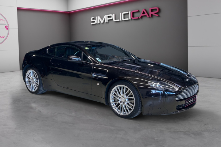 ASTON MARTIN VANTAGE