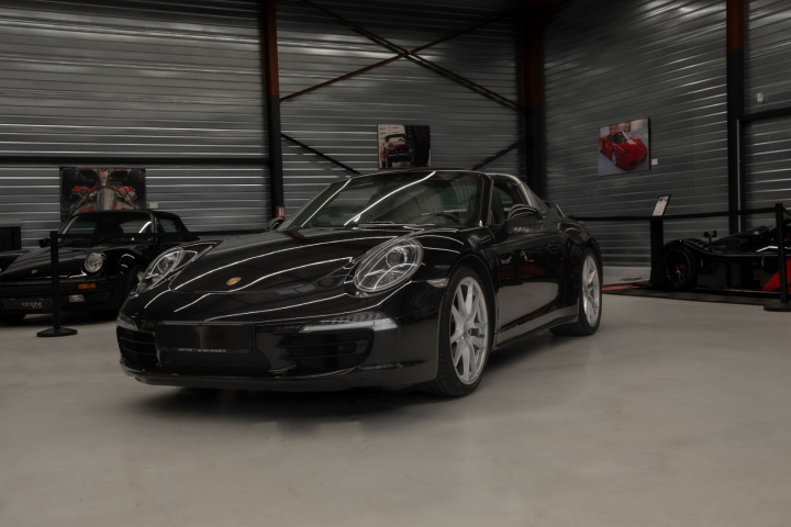PORSCHE 911 TARGA
