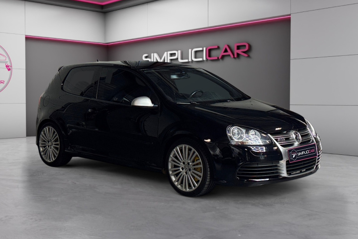 VOLKSWAGEN GOLF R32