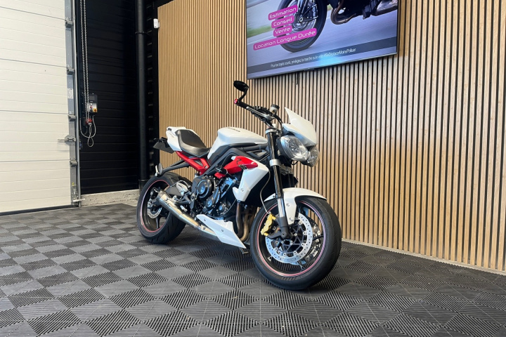 Triumph STREET TRIPLE